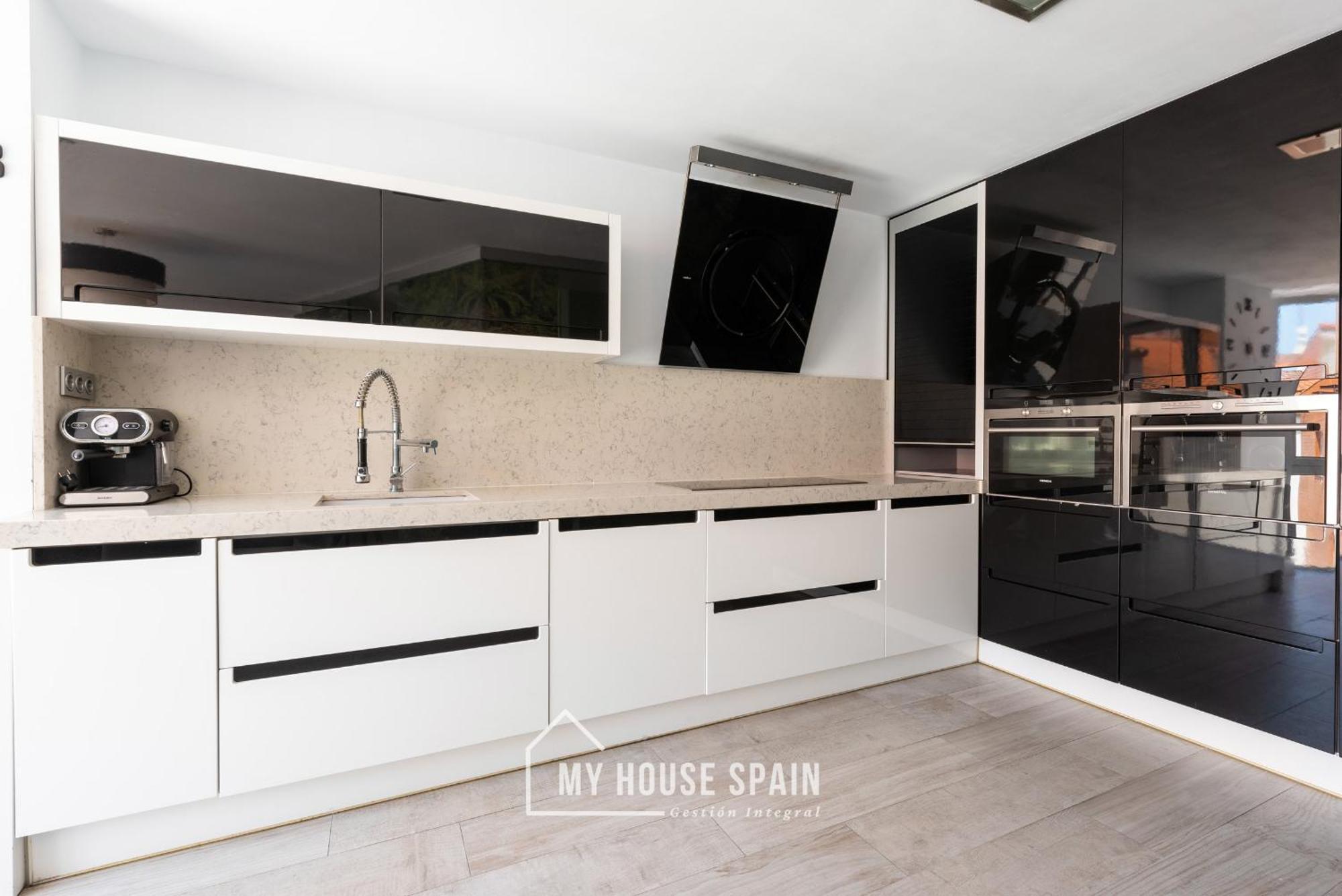 Myhousespain - Espacioso Piso Con Parking * Gijón