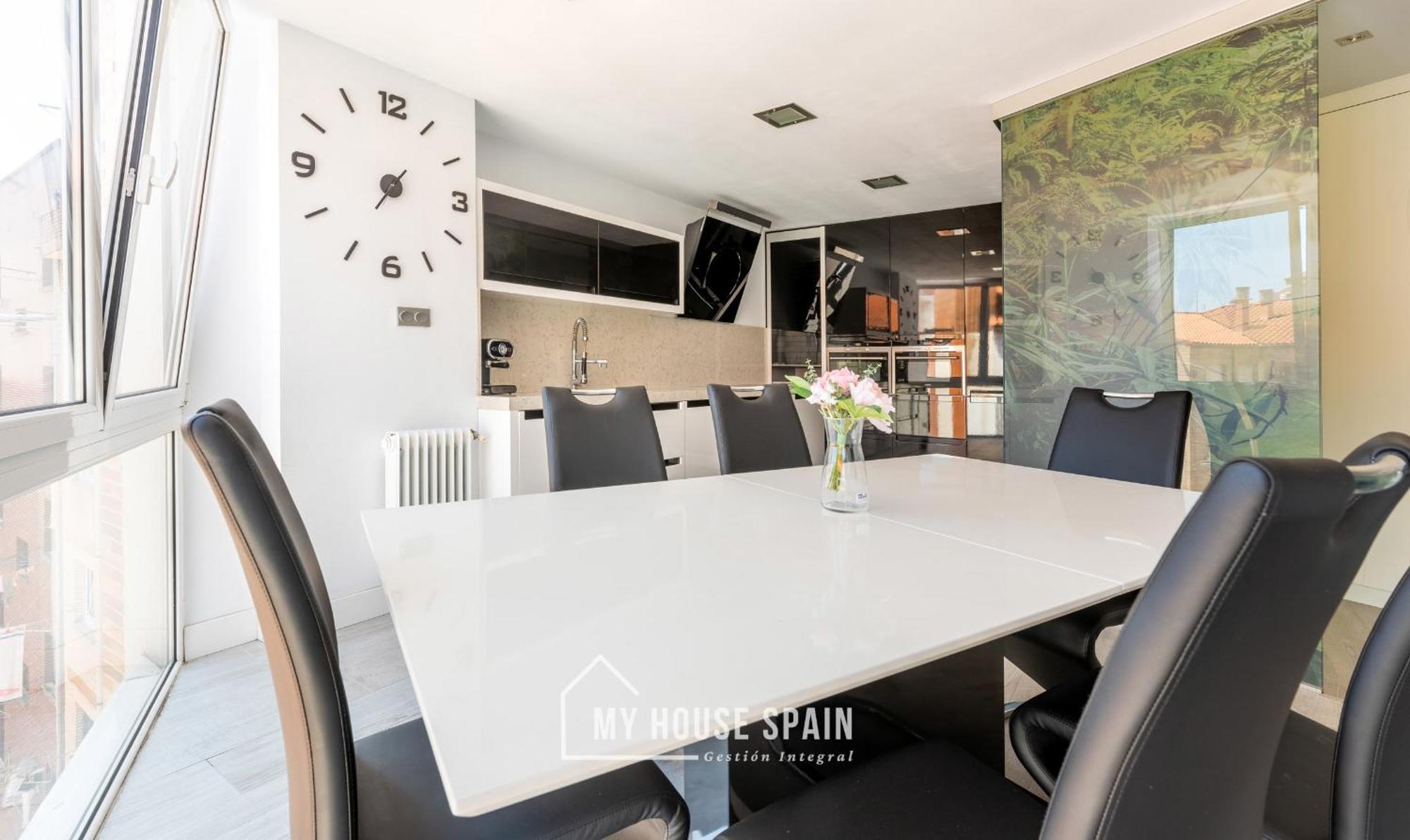 Myhousespain - Espacioso Piso Con Parking * Gijón